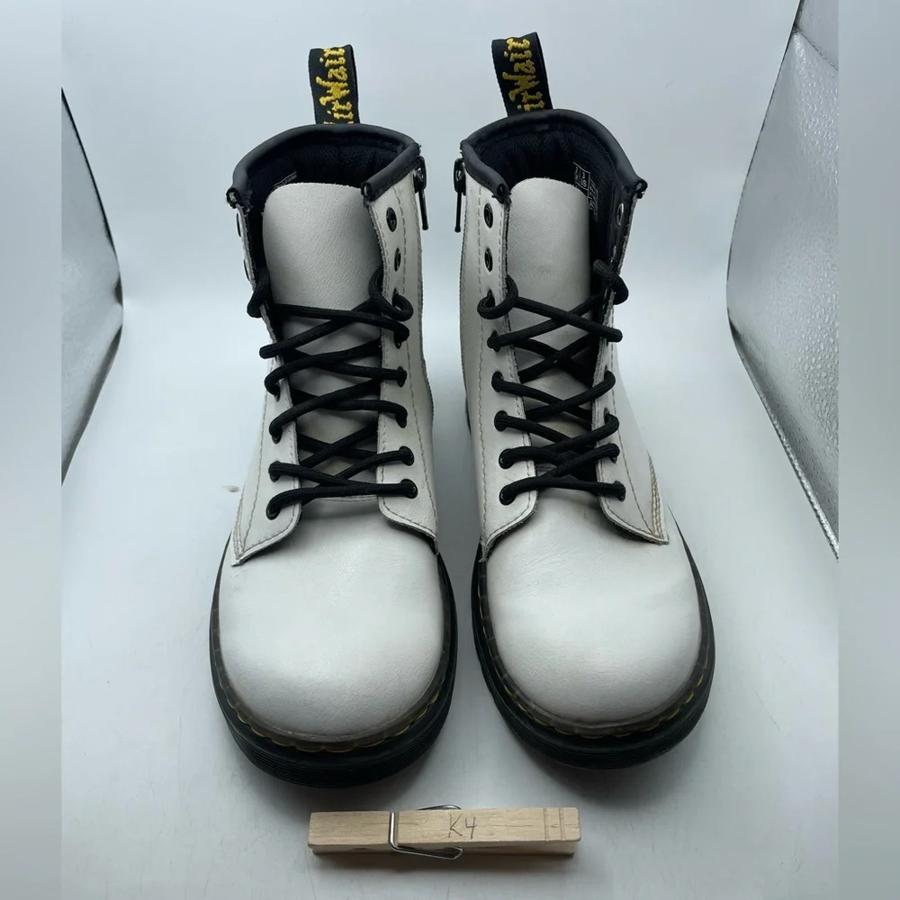 Dr. Martens Zavalaj Kids White Lace-Up Boots size 3
